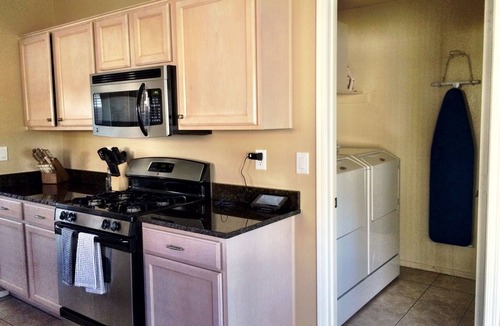 Desert Ridge House | FAMILY HOUSE w POOL & HOT TUB, heating included.