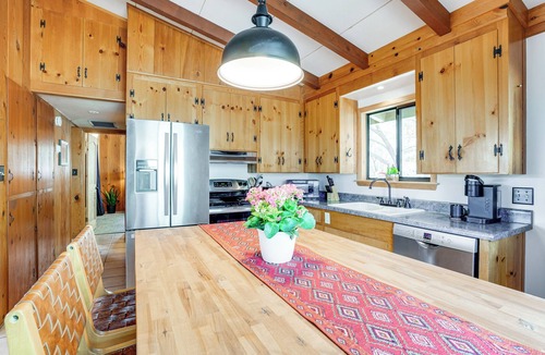 Mountain Club Cabin | Family Mountain Getaway, Retreat to the Cool Pine