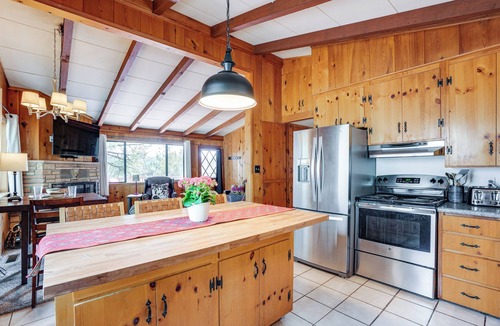 Mountain Club Cabin | Family Mountain Getaway, Retreat to the Cool Pine