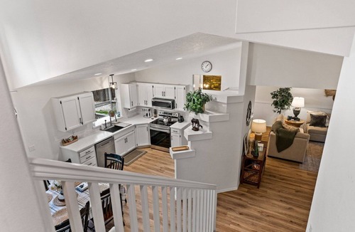 Post Falls House | Family Retreat w/Treehouse + Game Room