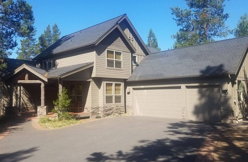 Sunriver House | Family Retreat with Access to The Cove