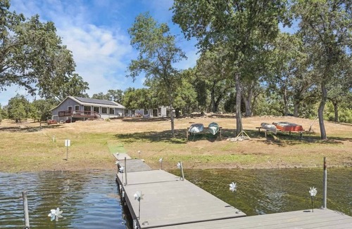 Somerset House | Family Winter Lakehouse: Firepit+Gameroom