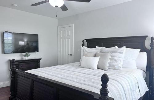 Southwest Anaheim House | Fantastic 5 Bedroom 4 bath home with new Pool & Jacuzzi