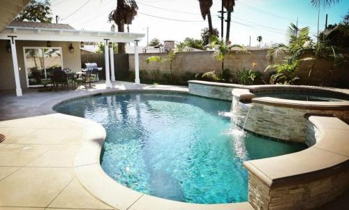 Anaheim Resort House | Fantastic 6 bedroom, 4 & Half bath home (4 master Suites), pool home