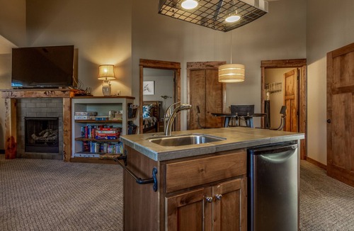 River West House | Fantastic location, spacious and beautiful, perfect for groups, hot tub, dog ok