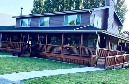 Klamath House | FARM HOUSE ON ACREAGE IN THE REDWOODS