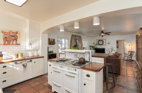 Paso Robles House | FARM HOUSEnPaso Robles, 46 West, Fire pit, Pet friendly