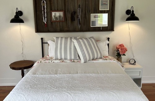 Ferndale House | Farmhouse in beautiful Ferndale. Big enough for the whole family!