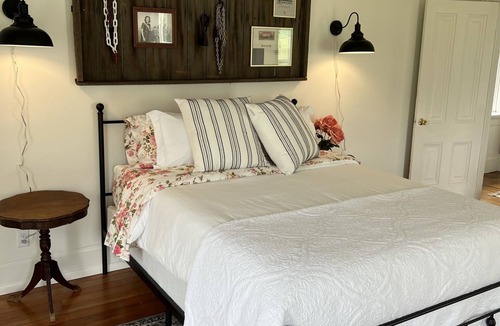 Ferndale House | Farmhouse in beautiful Ferndale. Big enough for the whole family!