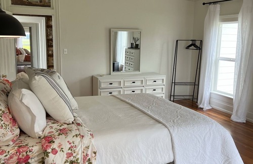 Ferndale House | Farmhouse in beautiful Ferndale. Big enough for the whole family!