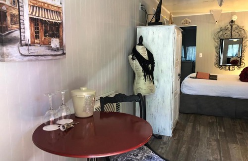 Nice Bed & Breakfast | Featherbed Railroad