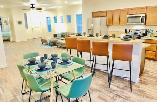 Fernley House | Fernley House-20 Min to USA Pkwy/5TVs Sleeps 13/Pet OK🦮🐈