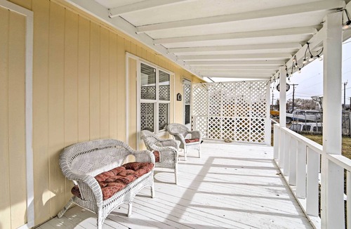 Ferron House | Ferron Home w/Porch & Mtn Views - Walk to Town