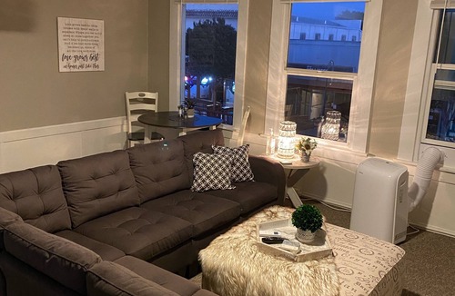 Hollister House | Fifth Street Retreat free parking free coffee