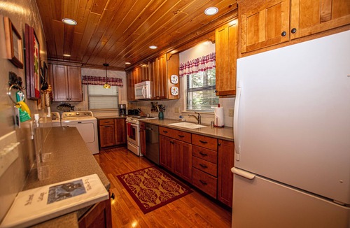 Sunnyside House | Fir Forest Cottage by Hauserman Rental Group