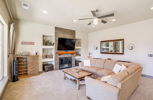 Lake Almanor Country Club House | Fire Pit + Views: Serene Lake Almanor Retreat