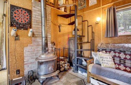 Wasco County House | Fire Pit & Water Views! Woodsy Tygh Valley Retreat