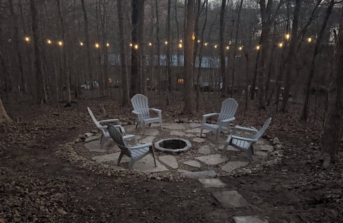 Eddyville House | Firepit + Master Suite + Seasonal Lake Views