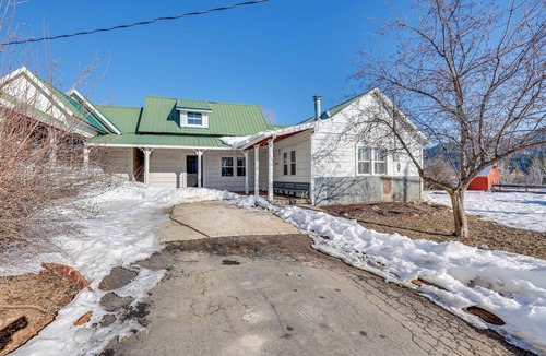 Garden Valley Cottage | Fish, Hike & More: Garden Valley Family Home