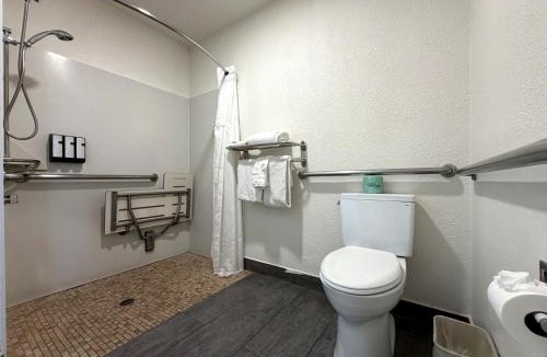 Munras Avenue Hotel | Fisherman's Cove Inn