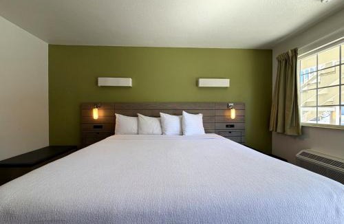 Munras Avenue Hotel | Fisherman's Cove Inn