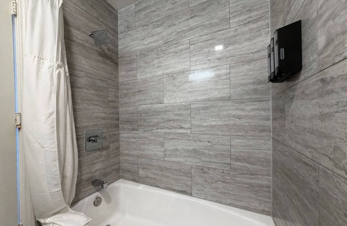 Munras Avenue Hotel | Fisherman's Cove Inn