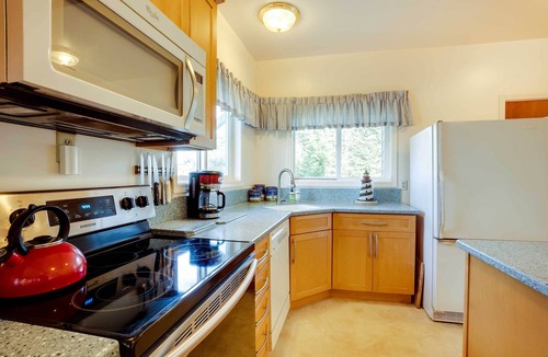 Coos Bay House | Fishermen's Paradise in Coos Bay: Walk to Beach!