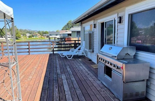 Clearlake House | Fishing bungalow on the water w/private dock.