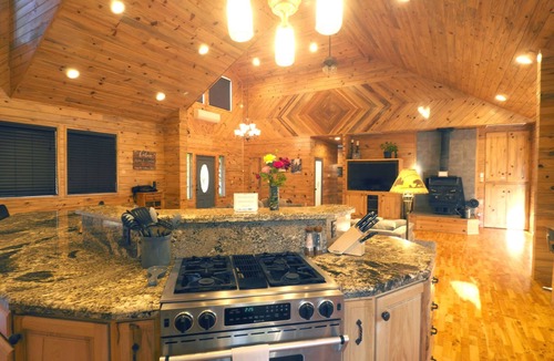 Junction City House | Fishing, Hiking, and Family Friendly Creekside Mountain Retreat
