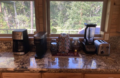 Junction City House | Fishing, Hiking, and Family Friendly Creekside Mountain Retreat