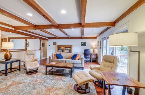 Grants Pass House | Fishing & Rafting Retreat: 7 Mi to Rogue River!