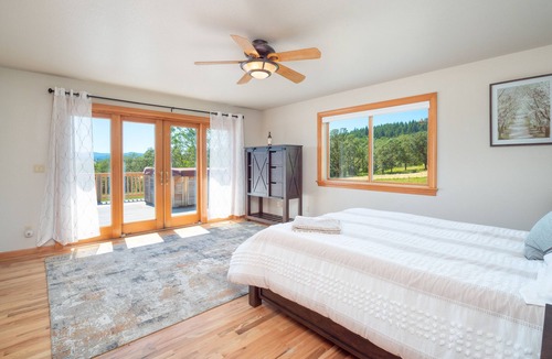 Oakland House | Five Bedroom Farmhouse Vineyard And Winery