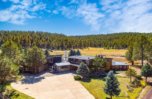 Baderville House | Flagstaff Retreat 8BR Hot Tub Sauna Massive Game Room Sleeps 16+ Pets