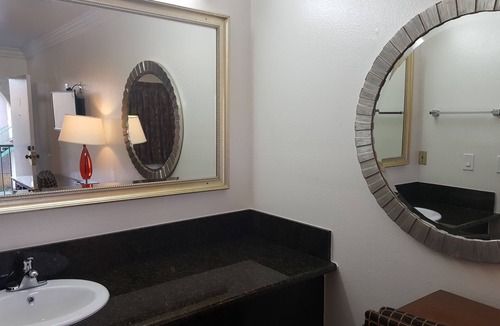 North Long Beach Hotel | Flamingo Inn Long Beach
