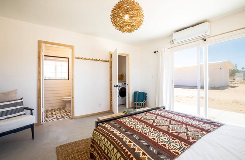 Yucca Valley House | Flamingo Ranch With a Dreamy Desert Design & Hot Tub!