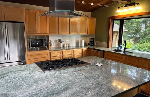 Langlois House | Floras Lakefront Pet Friendly Near Bandon Dunes