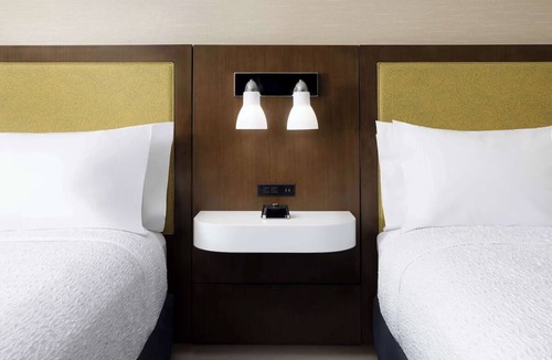 Oakhurst Hotel | For the Outdoor Enthusiasts, 15 Miles From Yosemite + Breakfast - 2 Units