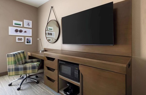 Oakhurst Hotel | For the Outdoor Enthusiasts, 15 Miles From Yosemite + Breakfast - 2 Units
