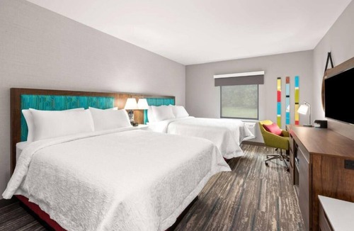 Tigard Hotel | For The Whole Family! 3 Units, Pool, Free Parking & Breakfast, Pets Allowed!