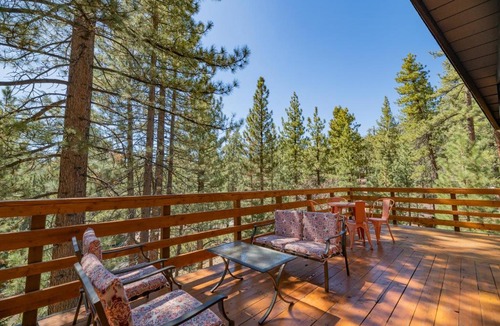 Fawnskin House | Forest Escape - Situated on the quiet side of the lake, nicely decorated contemporary cabin!