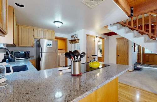 Sunriver House | Forest hideaway with hot tub, Ping-Pong & SHARC passes - near skiing & golf
