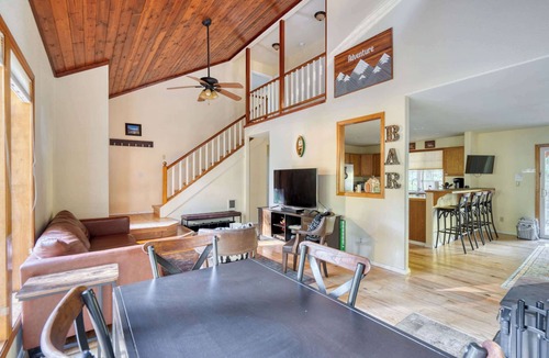 Zigzag House | Forest Hot Tub Wood Stove 15 Min to Skibowl