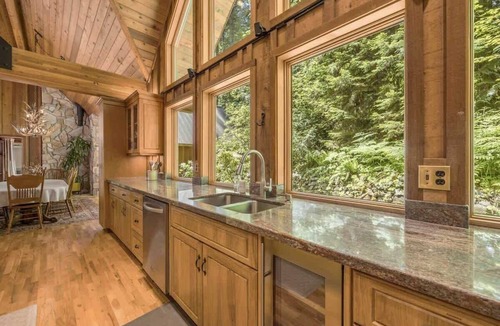 Rhododendron Cabin | Forest Lodge Luxe with Hot Tub & Sauna