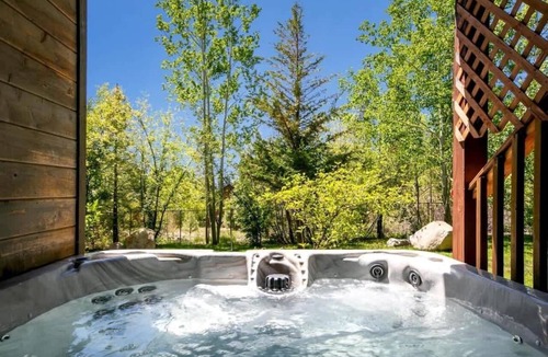 South Lake Tahoe Cabin | Forest Mtn Lodge: Hot Tub, Game Room, Trails