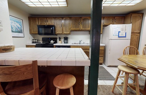 Mammoth Lakes Condo | Forest Quiet Setting, Walk to The Village. Pool On-site, Near the Lakes Basin