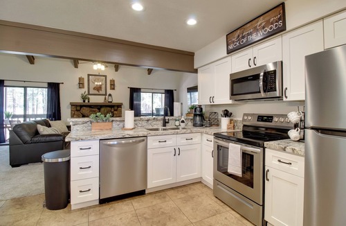 Pinetop Apartment | Forest-view Balcony: Pinetop-lakeside Condo