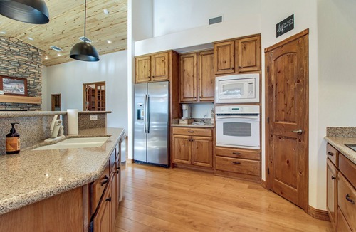 Torreon Cottage | Forest-view Gem, 4 Mi to Fool Hollow Lake!