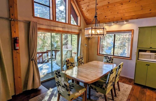 Pla-Vada Woodlands Cabin | Four seasons Mountain Chalet close to ski resorts