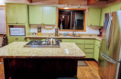 Pla-Vada Woodlands Cabin | Four seasons Mountain Chalet close to ski resorts