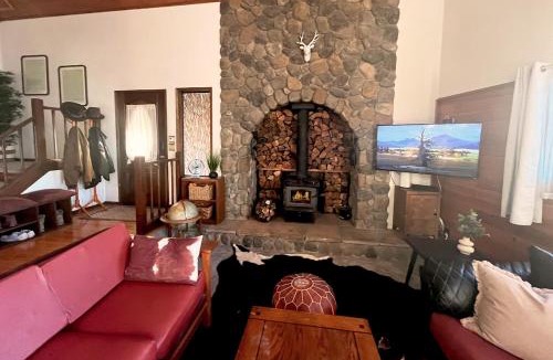 O'Brien House | Foxfell At Shasta Lake, A Pet-Friendly Vacation Home and 4-Acre Lake Retreat with Stunning 360 Nature Views